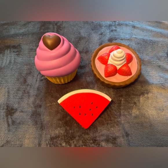 3 Squishes Watermelon Cupcake Pie - Picture 1 of 8